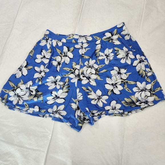 Hollister Pants - Hollister Size Small Floral Blue Women's Shorts